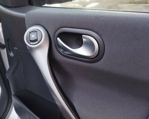 Серый Рено Меган, объемом двигателя 2 л и пробегом 162 тыс. км за 6299 $, фото 117 на Automoto.ua