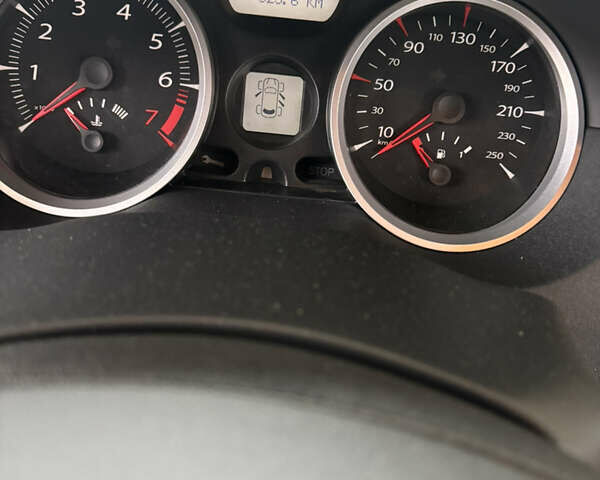 Серый Рено Меган, объемом двигателя 1.6 л и пробегом 210 тыс. км за 6150 $, фото 14 на Automoto.ua