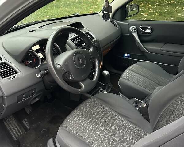 Сірий Рено Меган, об'ємом двигуна 1.6 л та пробігом 174 тис. км за 6000 $, фото 16 на Automoto.ua