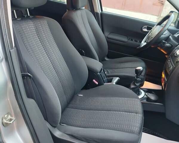 Серый Рено Меган, объемом двигателя 2 л и пробегом 162 тыс. км за 6299 $, фото 132 на Automoto.ua