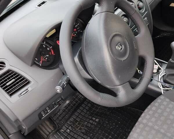 Рено Меган 2007 в Сумах на Automoto.ua Серый Рено Меган, объемом двигателя 1.6 л и пробегом 208 тыс. км за 5400 $, фото 26 на Automoto.ua
