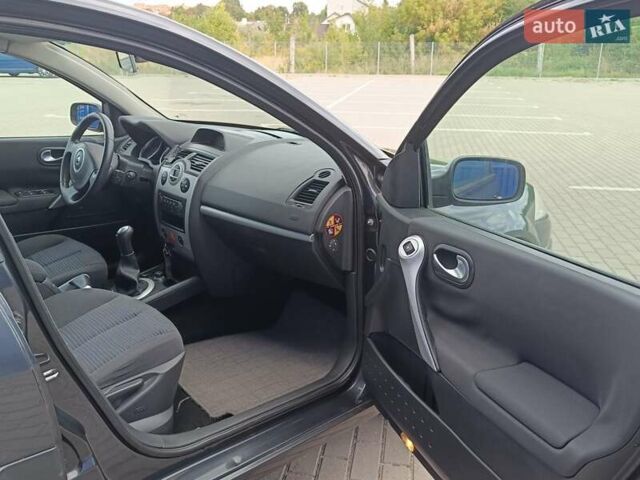 Серый Рено Меган, объемом двигателя 1.6 л и пробегом 240 тыс. км за 5450 $, фото 19 на Automoto.ua