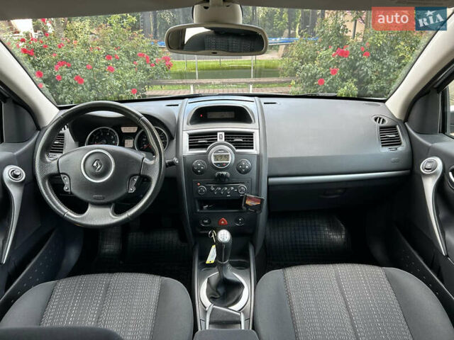 Рено Меган 2007 в Виннице на Automoto.ua Серый Рено Меган, объемом двигателя 1.6 л и пробегом 178 тыс. км за 5850 $, фото 48 на Automoto.ua