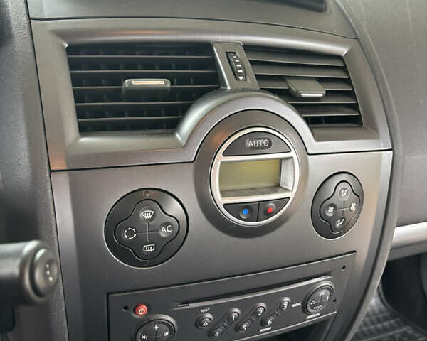 Серый Рено Меган, объемом двигателя 1.6 л и пробегом 210 тыс. км за 6150 $, фото 15 на Automoto.ua