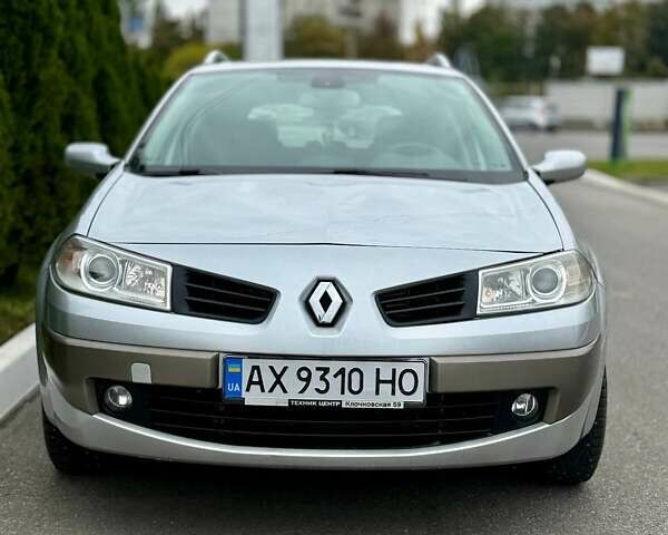 Серый Рено Меган, объемом двигателя 1.6 л и пробегом 215 тыс. км за 5500 $, фото 3 на Automoto.ua