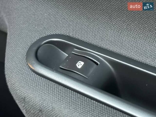 Серый Рено Меган, объемом двигателя 1.6 л и пробегом 190 тыс. км за 5650 $, фото 39 на Automoto.ua