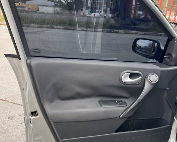 Рено Меган 2007 в Житомире на Automoto.ua Серый Рено Меган, объемом двигателя 1.6 л и пробегом 218 тыс. км за 4900 $, фото 8 на Automoto.ua