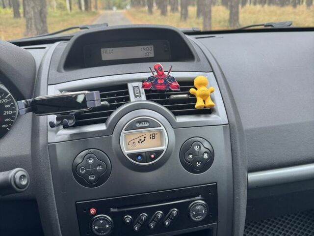 Рено Меган 2007 в Чернигове на Automoto.ua Серый Рено Меган, объемом двигателя 1.6 л и пробегом 178 тыс. км за 5500 $, фото 11 на Automoto.ua