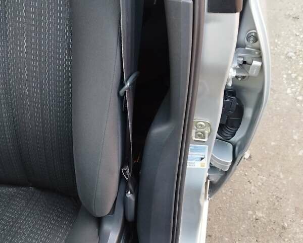 Серый Рено Меган, объемом двигателя 2 л и пробегом 162 тыс. км за 6299 $, фото 93 на Automoto.ua