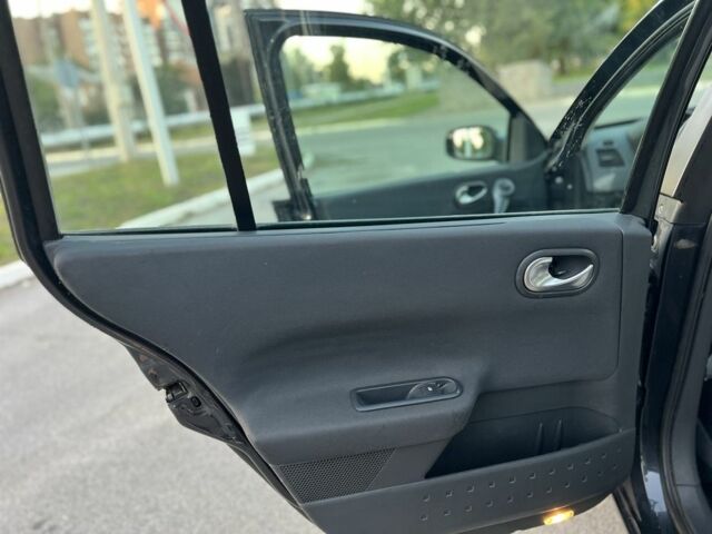 Серый Рено Меган, объемом двигателя 1.6 л и пробегом 256 тыс. км за 5500 $, фото 6 на Automoto.ua