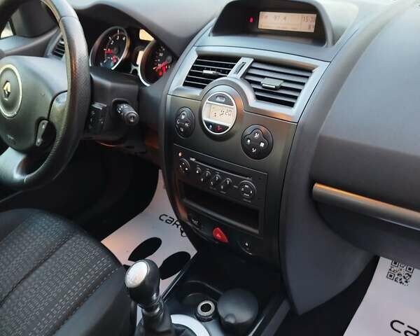 Серый Рено Меган, объемом двигателя 2 л и пробегом 162 тыс. км за 6299 $, фото 119 на Automoto.ua