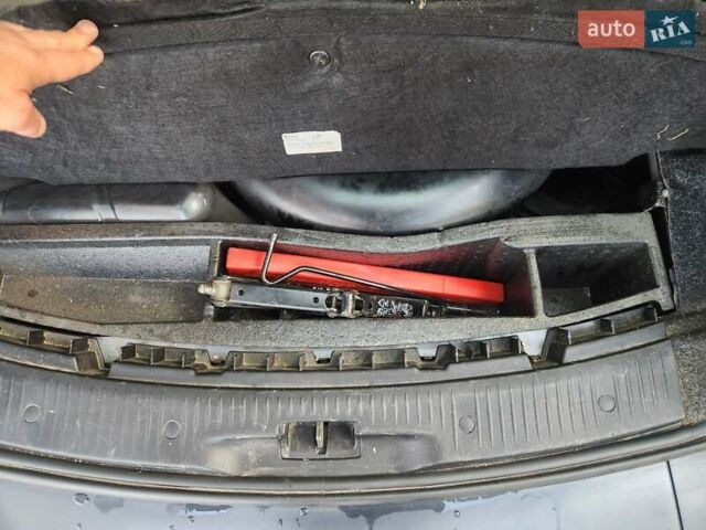 Серый Рено Меган, объемом двигателя 1.6 л и пробегом 248 тыс. км за 5300 $, фото 30 на Automoto.ua