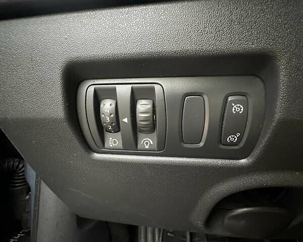 Серый Рено Меган, объемом двигателя 1.6 л и пробегом 248 тыс. км за 5500 $, фото 22 на Automoto.ua