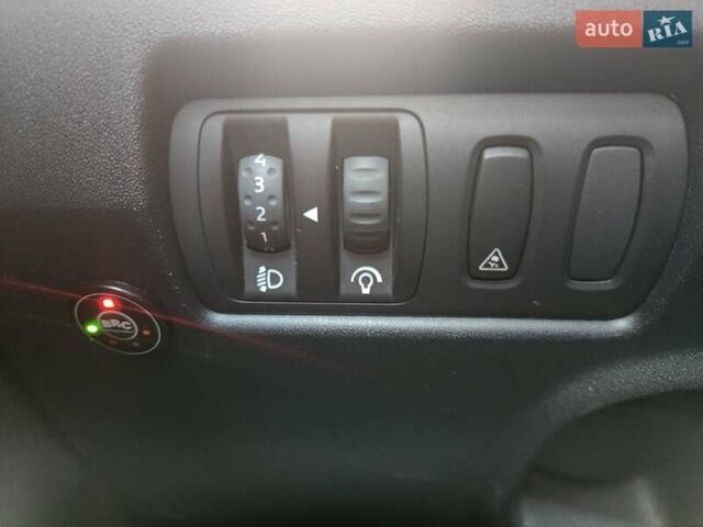 Серый Рено Меган, объемом двигателя 1.6 л и пробегом 248 тыс. км за 5300 $, фото 24 на Automoto.ua