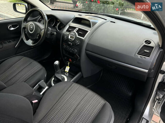 Рено Меган 2007 в Виннице на Automoto.ua Серый Рено Меган, объемом двигателя 1.6 л и пробегом 178 тыс. км за 5850 $, фото 49 на Automoto.ua