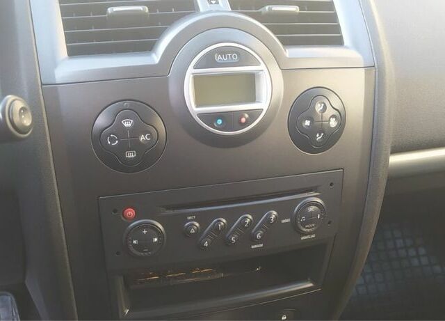 Сірий Рено Меган, об'ємом двигуна 1.6 л та пробігом 210 тис. км за 6150 $, фото 4 на Automoto.ua