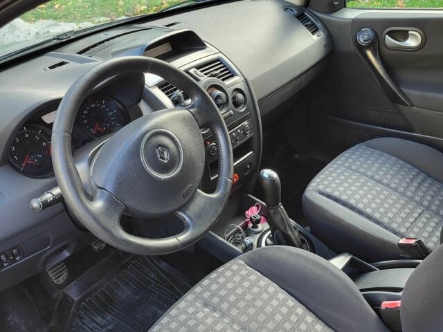 Рено Меган 2007 в Купянске на Automoto.ua Серый Рено Меган, объемом двигателя 1.4 л и пробегом 228 тыс. км за 3300 $, фото 8 на Automoto.ua