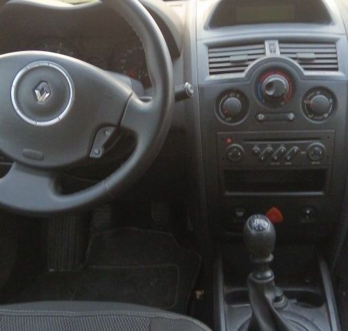 Серый Рено Меган, объемом двигателя 2 л и пробегом 280 тыс. км за 4200 $, фото 4 на Automoto.ua