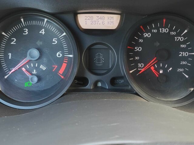 Рено Меган 2007 в Купянске на Automoto.ua Серый Рено Меган, объемом двигателя 1.4 л и пробегом 228 тыс. км за 3300 $, фото 7 на Automoto.ua