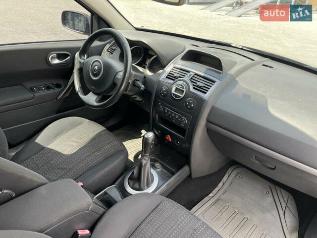 Серый Рено Меган, объемом двигателя 1.6 л и пробегом 217 тыс. км за 4750 $, фото 34 на Automoto.ua