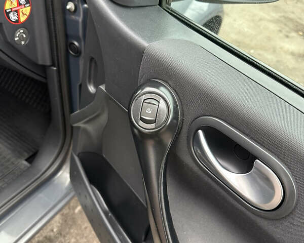 Серый Рено Меган, объемом двигателя 1.6 л и пробегом 174 тыс. км за 5550 $, фото 19 на Automoto.ua