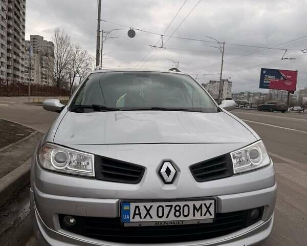 Серый Рено Меган, объемом двигателя 2 л и пробегом 242 тыс. км за 6100 $, фото 2 на Automoto.ua