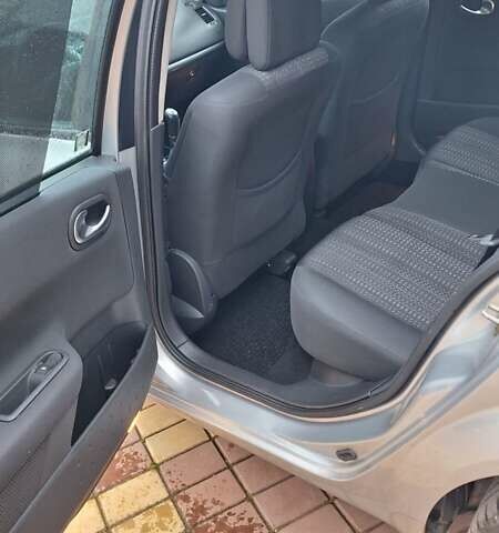 Сірий Рено Меган, об'ємом двигуна 1.6 л та пробігом 74 тис. км за 6800 $, фото 12 на Automoto.ua