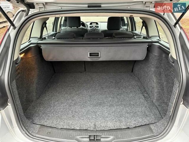 Серый Рено Меган, объемом двигателя 1.6 л и пробегом 206 тыс. км за 5190 $, фото 22 на Automoto.ua