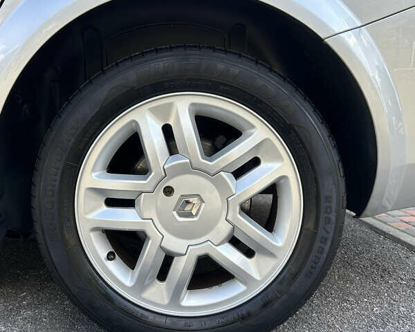 Рено Меган 2007 в Виннице на Automoto.ua Серый Рено Меган, объемом двигателя 1.6 л и пробегом 178 тыс. км за 5850 $, фото 71 на Automoto.ua