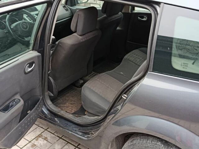 Серый Рено Меган, объемом двигателя 1.6 л и пробегом 400 тыс. км за 3500 $, фото 3 на Automoto.ua