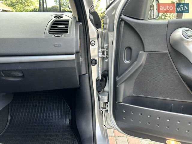 Рено Меган 2007 в Виннице на Automoto.ua Серый Рено Меган, объемом двигателя 1.6 л и пробегом 178 тыс. км за 5850 $, фото 50 на Automoto.ua