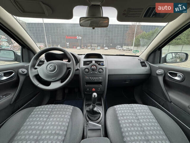 Серый Рено Меган, объемом двигателя 1.6 л и пробегом 193 тыс. км за 5000 $, фото 11 на Automoto.ua