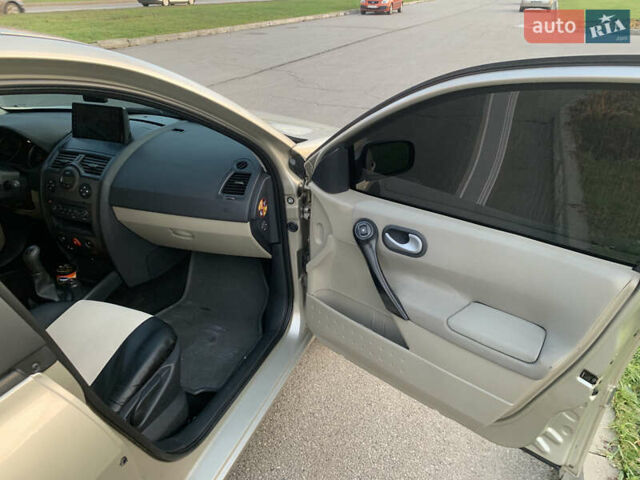Серый Рено Меган, объемом двигателя 1.6 л и пробегом 281 тыс. км за 4500 $, фото 10 на Automoto.ua