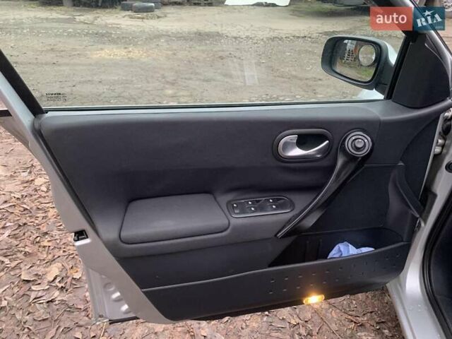 Сірий Рено Меган, об'ємом двигуна 1.6 л та пробігом 284 тис. км за 5700 $, фото 7 на Automoto.ua