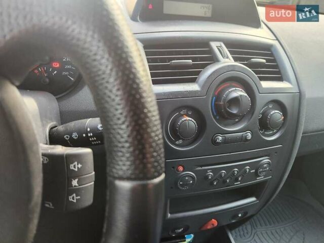 Серый Рено Меган, объемом двигателя 1.6 л и пробегом 248 тыс. км за 5300 $, фото 22 на Automoto.ua