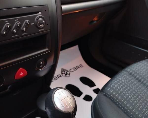 Серый Рено Меган, объемом двигателя 2 л и пробегом 162 тыс. км за 6299 $, фото 107 на Automoto.ua