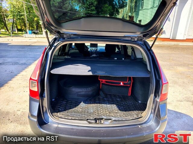 Серый Рено Меган, объемом двигателя 2 л и пробегом 230 тыс. км за 5700 $, фото 2 на Automoto.ua