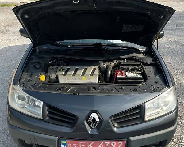 Серый Рено Меган, объемом двигателя 2 л и пробегом 250 тыс. км за 5600 $, фото 5 на Automoto.ua