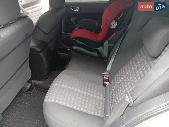 Сірий Рено Меган, об'ємом двигуна 1.5 л та пробігом 211 тис. км за 5499 $, фото 9 на Automoto.ua