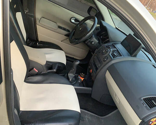 Серый Рено Меган, объемом двигателя 1.6 л и пробегом 281 тыс. км за 4500 $, фото 11 на Automoto.ua