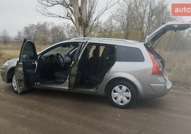 Серый Рено Меган, объемом двигателя 1.5 л и пробегом 250 тыс. км за 4800 $, фото 16 на Automoto.ua