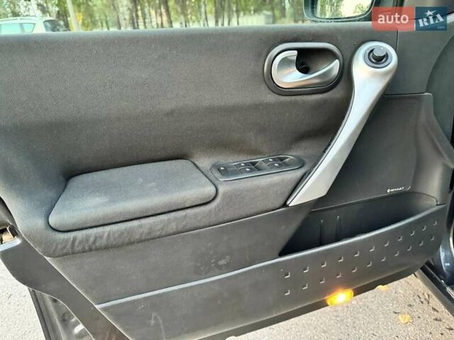 Серый Рено Меган, объемом двигателя 1.6 л и пробегом 190 тыс. км за 5650 $, фото 21 на Automoto.ua