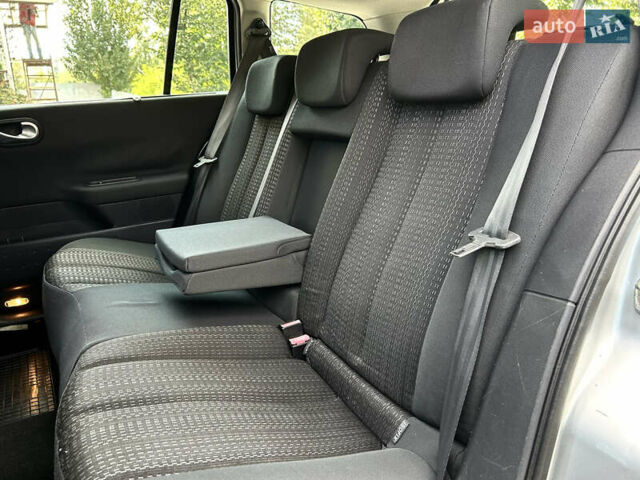 Рено Меган 2007 в Виннице на Automoto.ua Серый Рено Меган, объемом двигателя 1.6 л и пробегом 178 тыс. км за 5850 $, фото 65 на Automoto.ua