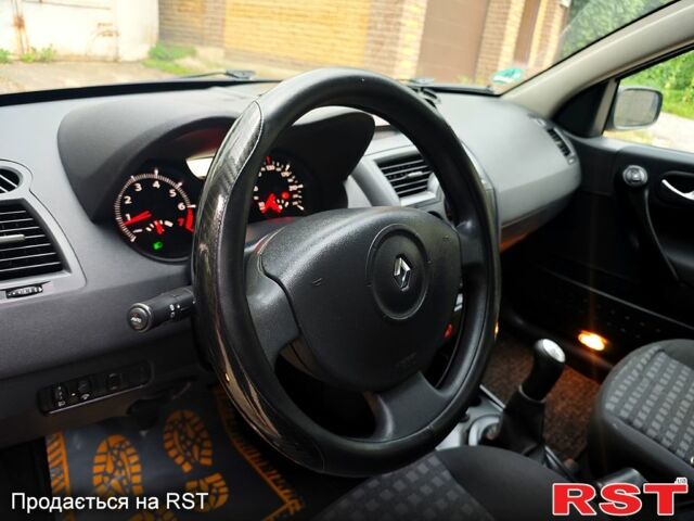 Серый Рено Меган, объемом двигателя 1.6 л и пробегом 185 тыс. км за 5650 $, фото 2 на Automoto.ua