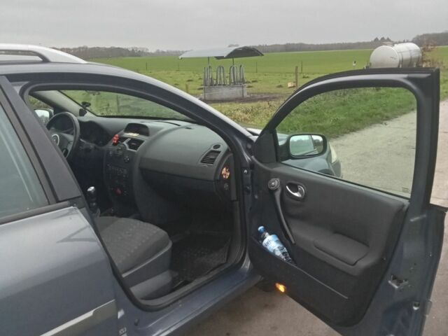 Сірий Рено Меган, об'ємом двигуна 2 л та пробігом 222 тис. км за 5500 $, фото 2 на Automoto.ua