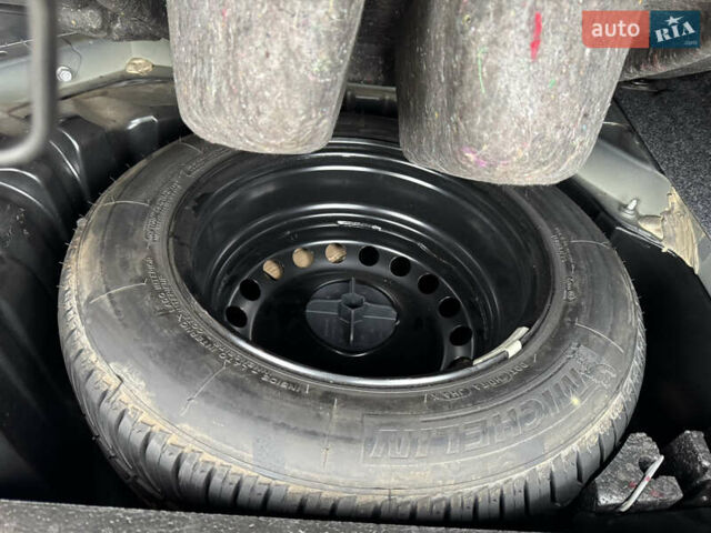 Серый Рено Меган, объемом двигателя 1.6 л и пробегом 193 тыс. км за 5000 $, фото 15 на Automoto.ua