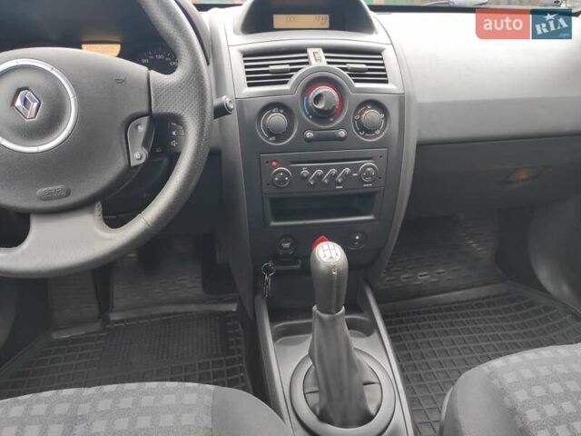 Серый Рено Меган, объемом двигателя 1.6 л и пробегом 199 тыс. км за 5490 $, фото 14 на Automoto.ua