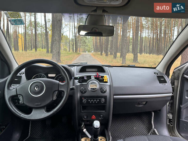 Серый Рено Меган, объемом двигателя 1.6 л и пробегом 179 тыс. км за 5300 $, фото 16 на Automoto.ua