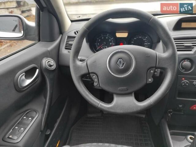 Серый Рено Меган, объемом двигателя 1.6 л и пробегом 199 тыс. км за 5490 $, фото 16 на Automoto.ua