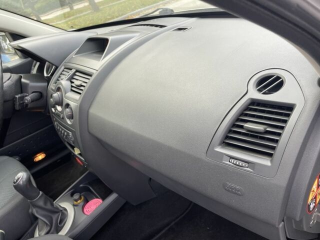 Серый Рено Меган, объемом двигателя 1.6 л и пробегом 196 тыс. км за 5500 $, фото 5 на Automoto.ua